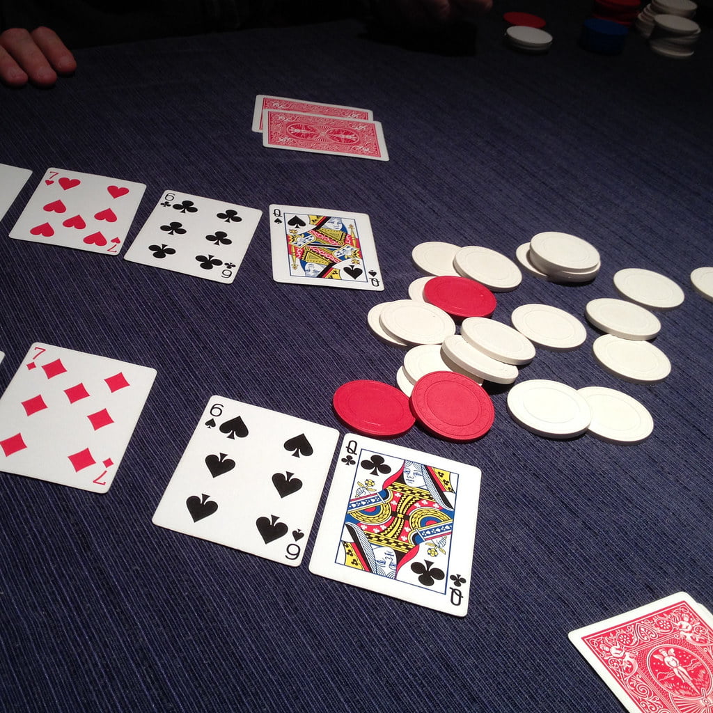 Friends playing Omaha Poker on the EasyPoker app