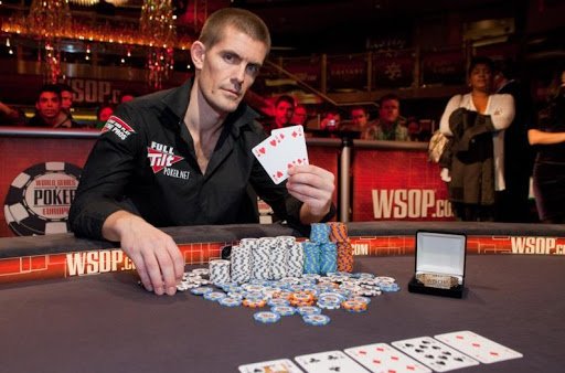 Gus Hansen with his World Series of Poker bracelet