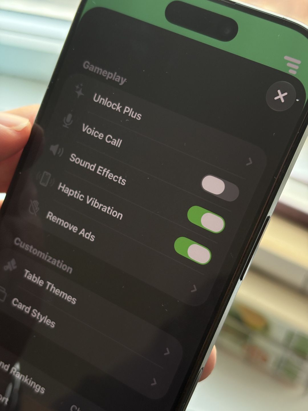The EasyPoker table menu with switches for Voice Call, Sound Effects and Haptic Vibration